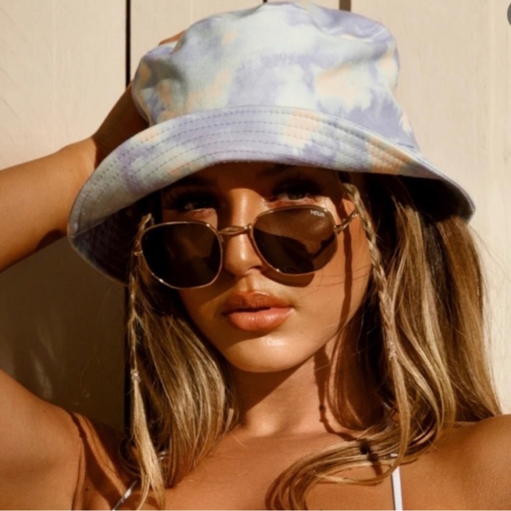 White Fox Boutique Bahamas bucket hat in aqua tie dye